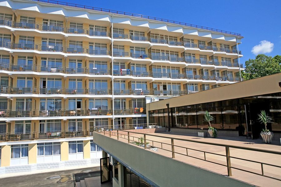 Балконы жилого корпуса «Бургас», выходящие в парк — фото 17