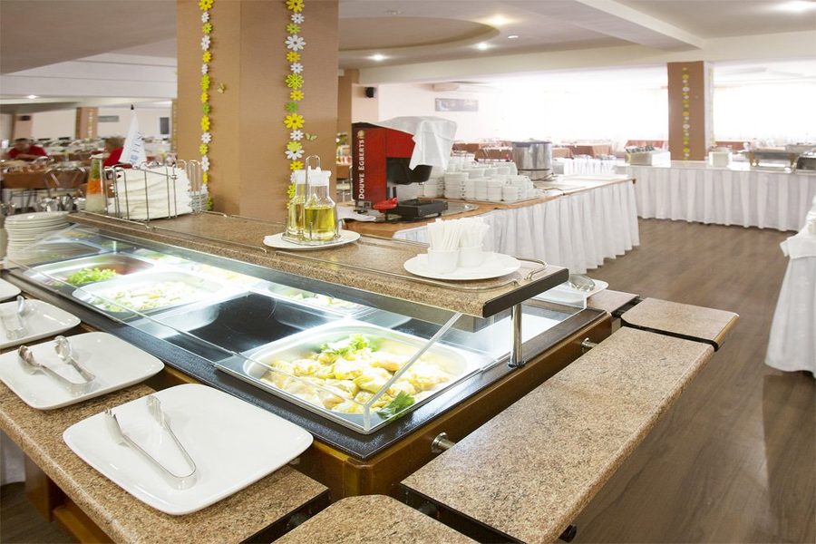 Шведская линия с закусками в ресторане пансионата — фото 7