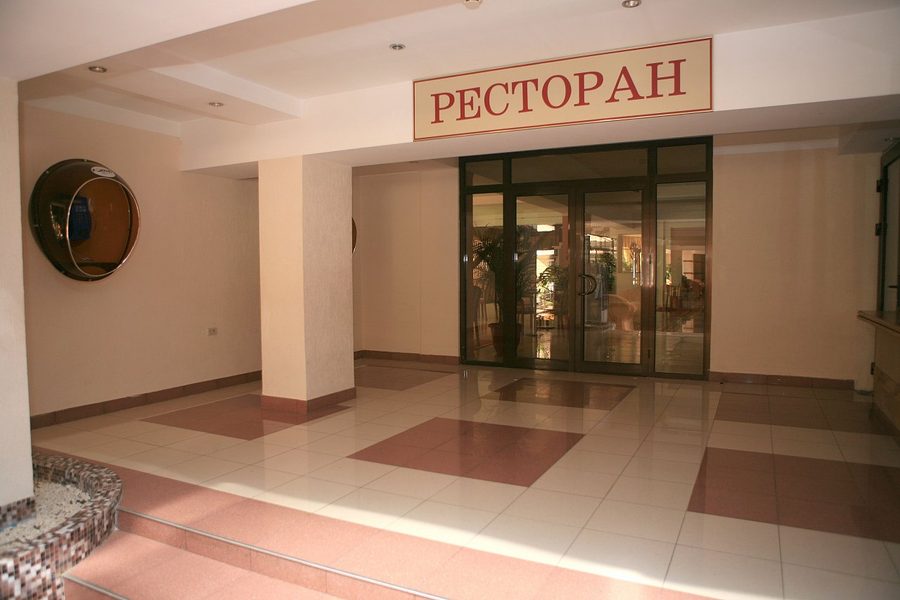 Вход в ресторан «Бургас» в главном корпусе — фото 11