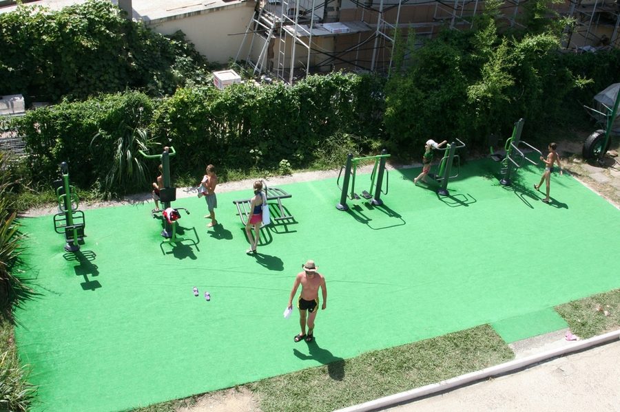Уличные тренажёры на спортивной площадке пансионата — фото 20